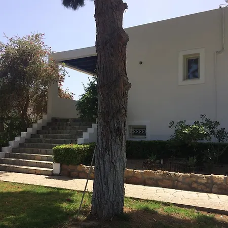 Melita Seafront Villa Pefki